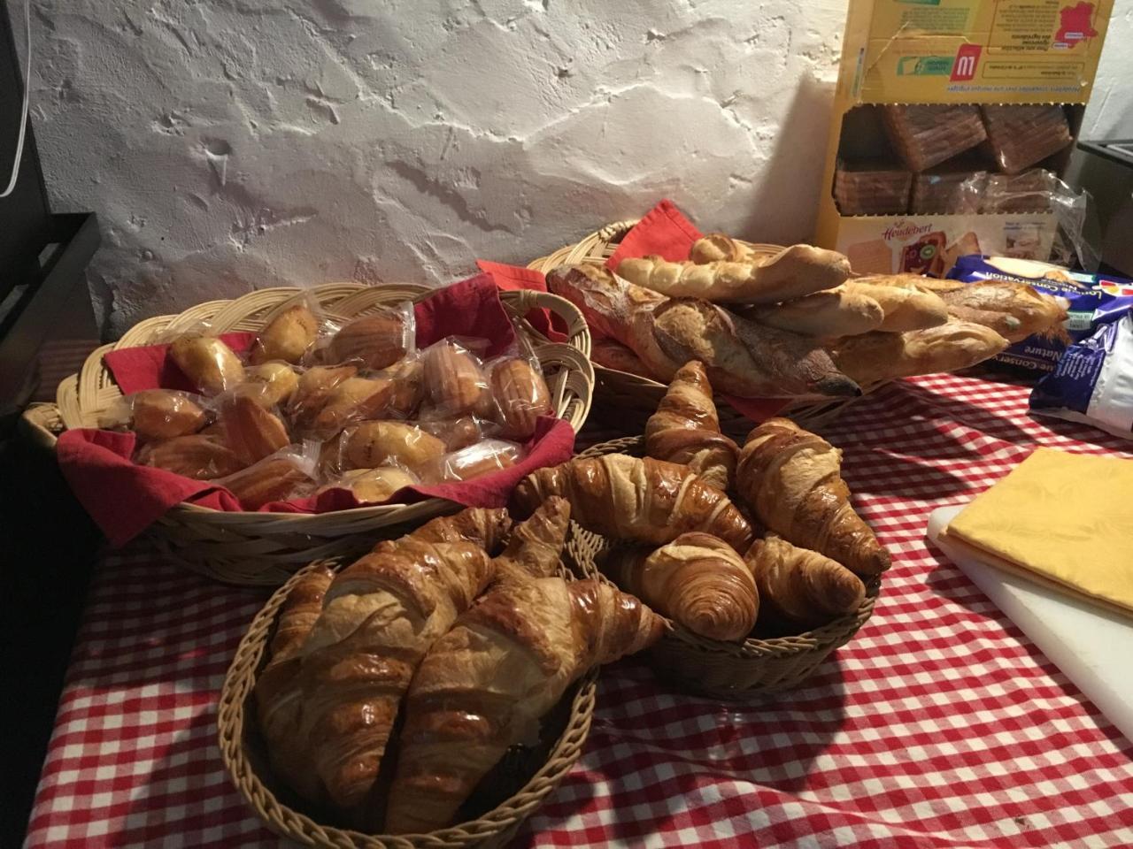 乐瑞迪斯维普斯酒店 Les Avenières 外观 照片